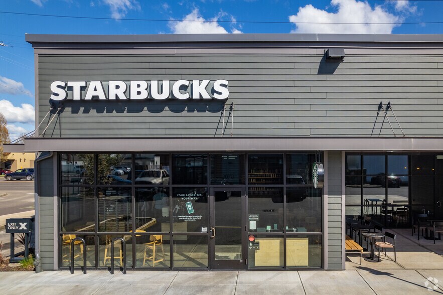More Photos Of 2070-2090 S Santiam Hwy, Lebanon General Retail For Lease