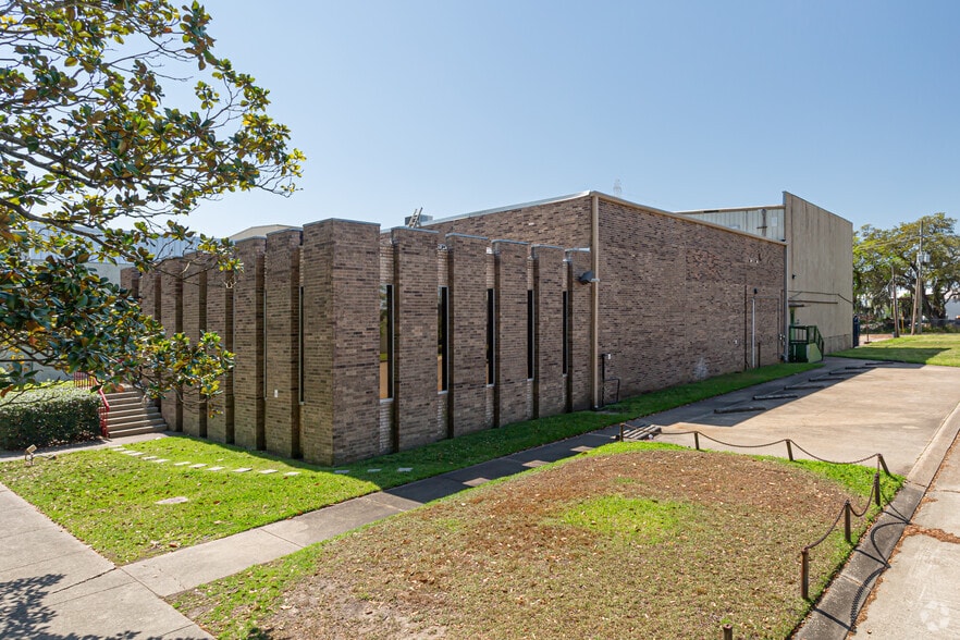 More Photos Of 134 Brookhollow Esplanade, New Orleans Warehouse For Sale