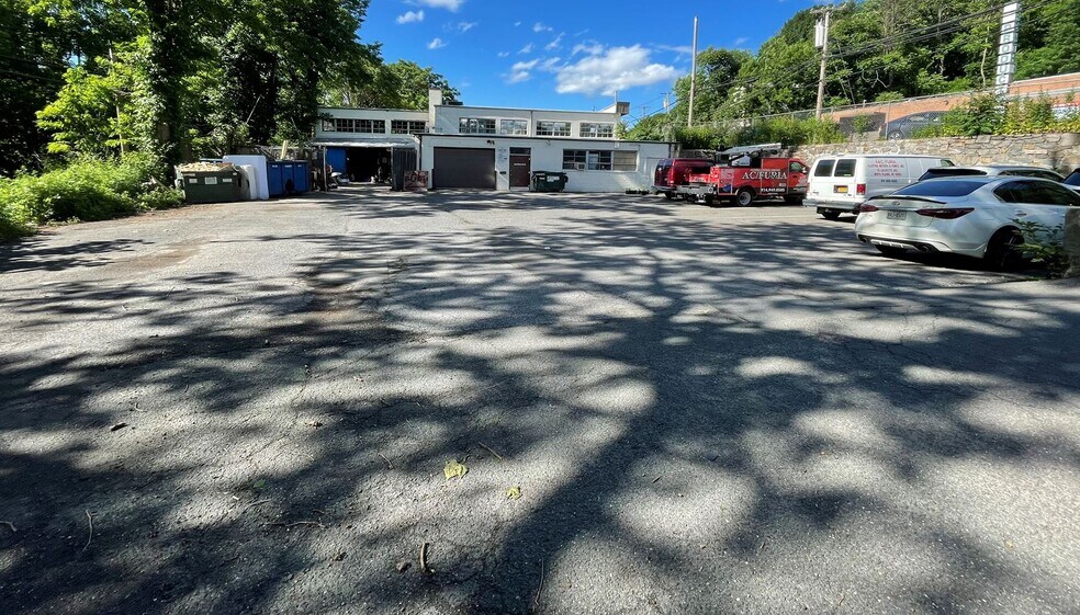 More Photos Of 77 Lafayette Ave, White Plains Light Manufacturing For Lease