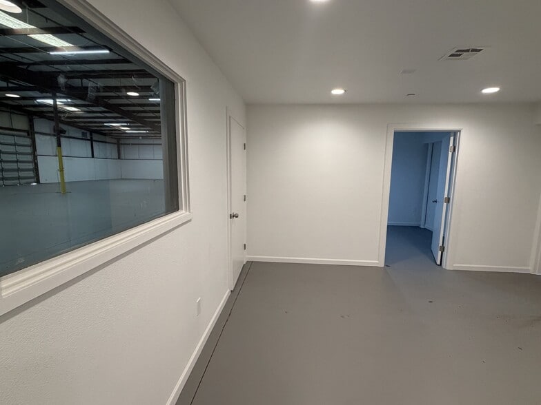 More Photos Of 1711 E Jackson St, Phoenix Warehouse For Lease