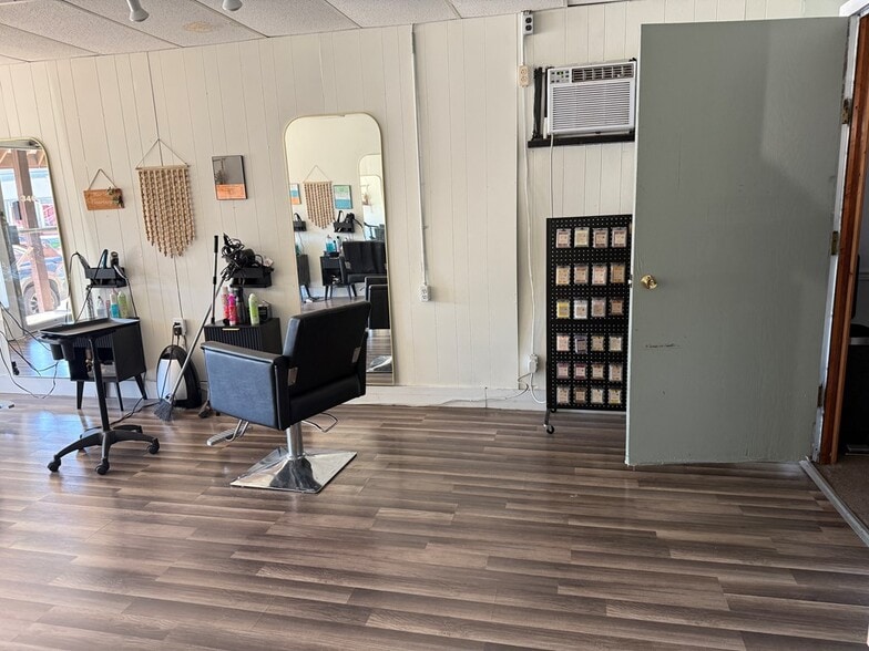 More Photos Of 346 N Main St, New Martinsville General Retail For Sale
