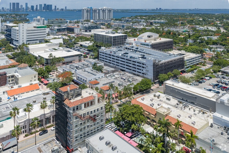 More Photos Of 919-939 Lincoln Rd, Miami Beach, Miami Beach Storefront For Lease