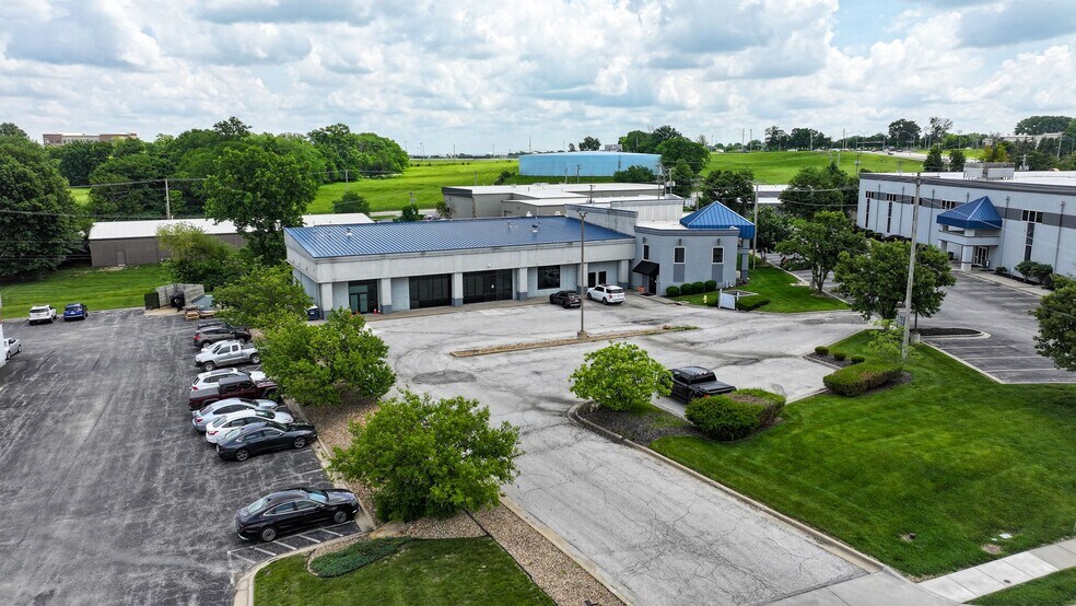 More Photos Of 801 NW Commerce Dr, Lee's Summit Flex For Sale
