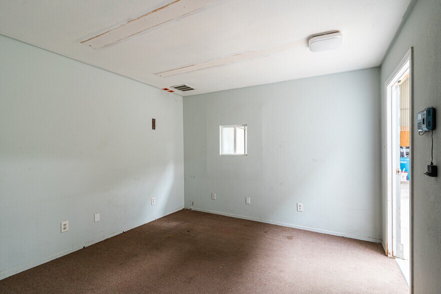 More Photos Of 35650 Hidden Springs Rd, Hemet Warehouse For Lease