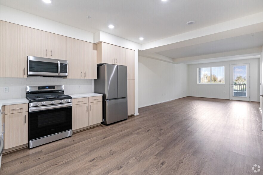 More Photos Of 6838-6874 Northbank Dr, Ventura Apartments For Lease