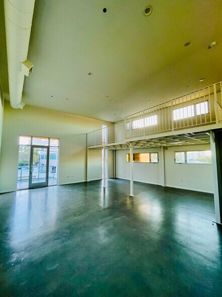 More Photos Of 1347 19th St, Santa Monica Loft Creative Space For Lease