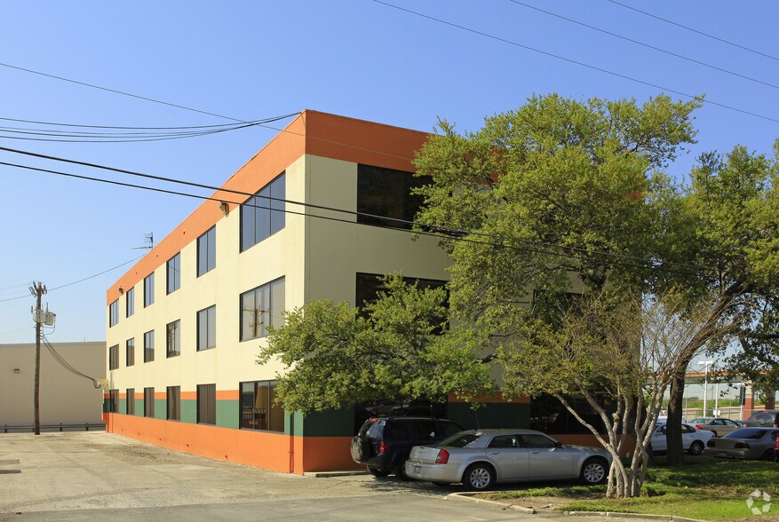 More Photos Of 1202 Hallmark Dr, San Antonio Office For Lease