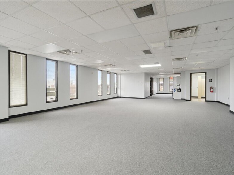 More Photos Of 1100 W Saginaw St, Lansing Medical For Sale