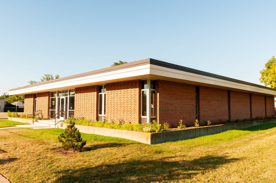 More Photos Of 22005 Van Dyke Ave, Warren Public Library For Lease