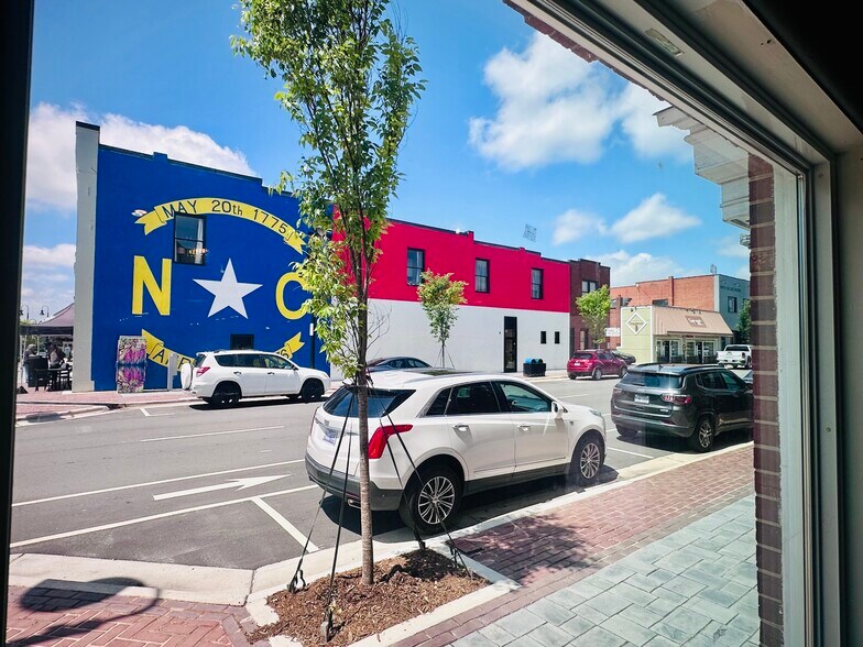 More Photos Of 103 N College Ave, Newton General Retail For Lease