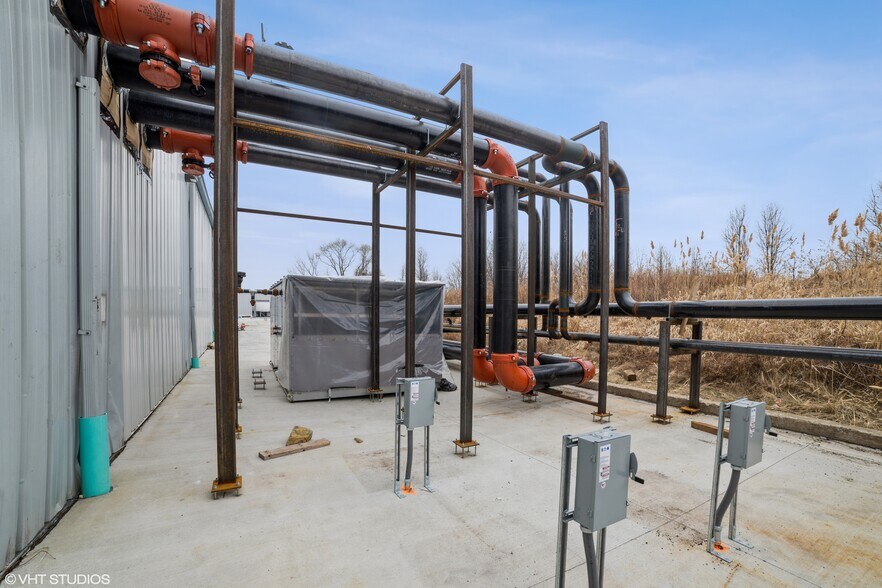 More Photos Of 740 Schneider Dr, South Elgin Manufacturing For Sale