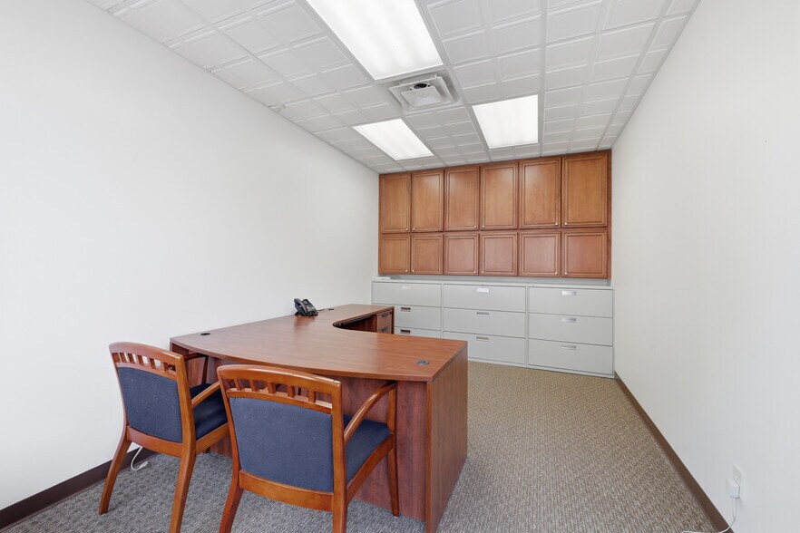 More Photos Of 200 S Minnesota Ave, Saint Peter Office For Sale