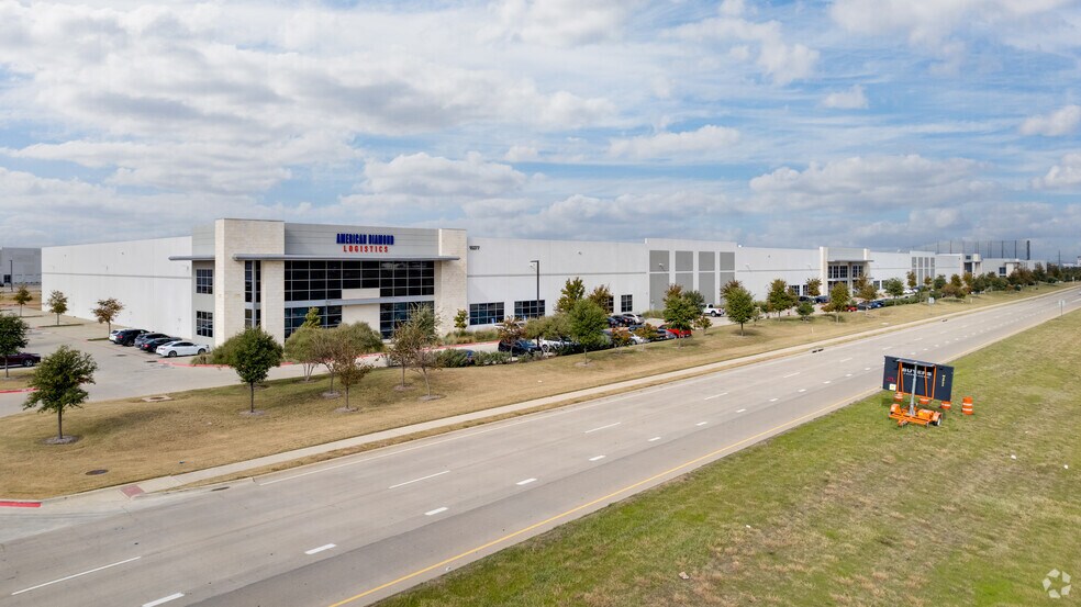 More Photos Of 15277 Heritage Pky, Fort Worth Distribution For Lease