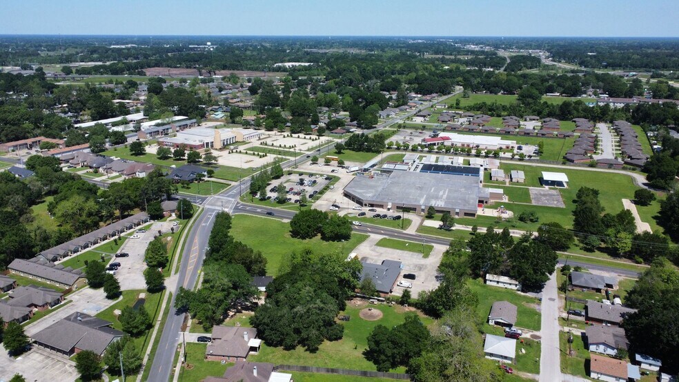More Photos Of 910 Martin Luther King Jr Dr, Lafayette Medical For Sale