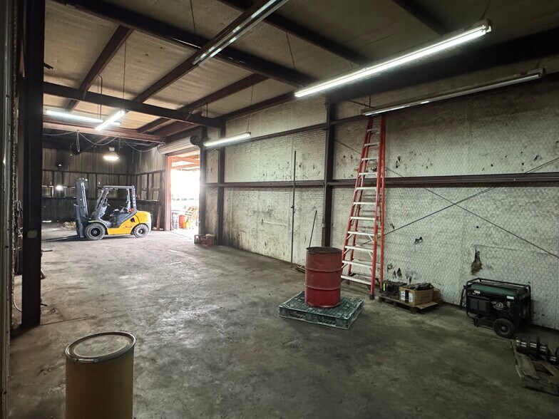More Photos Of 5858 Bicentennial St, San Antonio Service For Lease