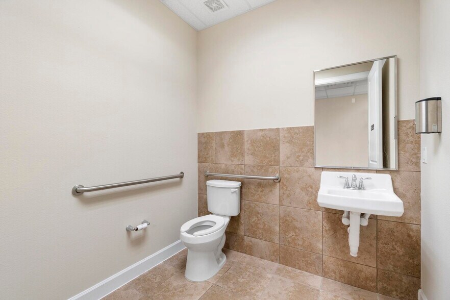 More Photos Of 2219 Sawdust Rd, The Woodlands Office For Sale