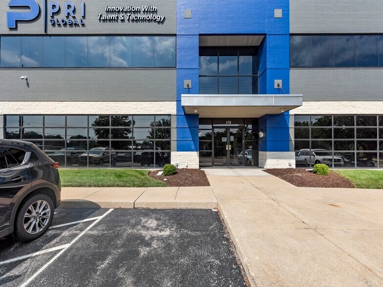 More Photos Of 174 Clarkson Rd, Ballwin Office For Sale