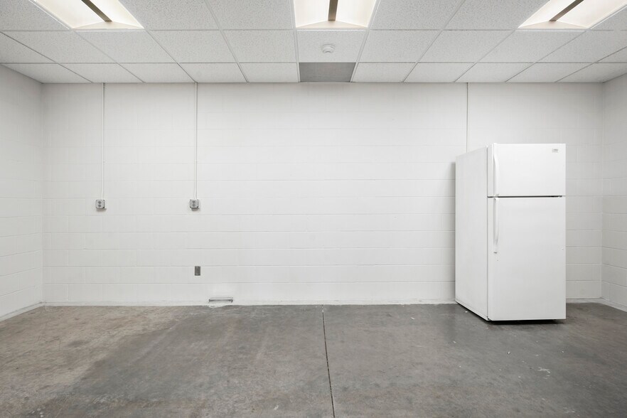 More Photos Of 4811 Curtis Rd, Dodgeville Warehouse For Sale