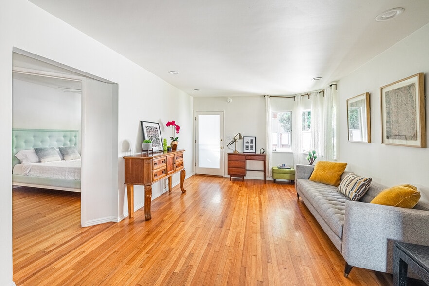 More Photos Of 914 20Th St, Santa Monica Apartments For Sale