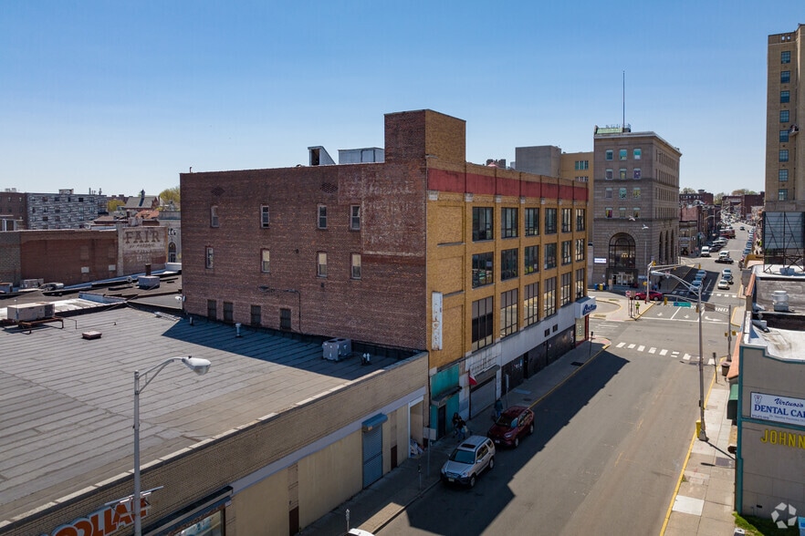 More Photos Of 656-662 Main Ave, Passaic Office For Lease