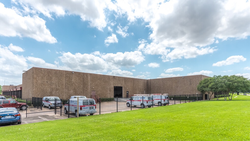 More Photos Of 9777 W Gulf Bank Rd, Houston Warehouse For Lease