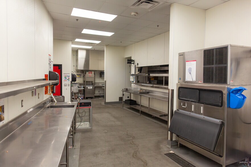 More Photos Of 634 S Mateo St, Los Angeles Freestanding For Lease