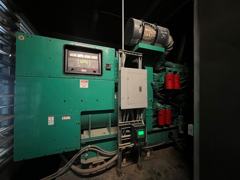 More Photos Of 2057 E Maule Ave, Las Vegas Warehouse For Lease