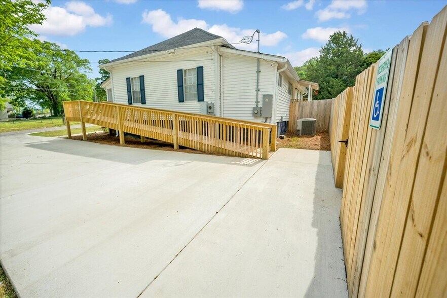 More Photos Of 607 12th Ave SW, Alabaster Specialty For Sale