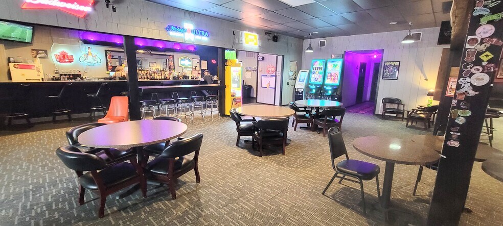 More Photos Of 118 E Jackson Ave, Iola General Retail For Sale