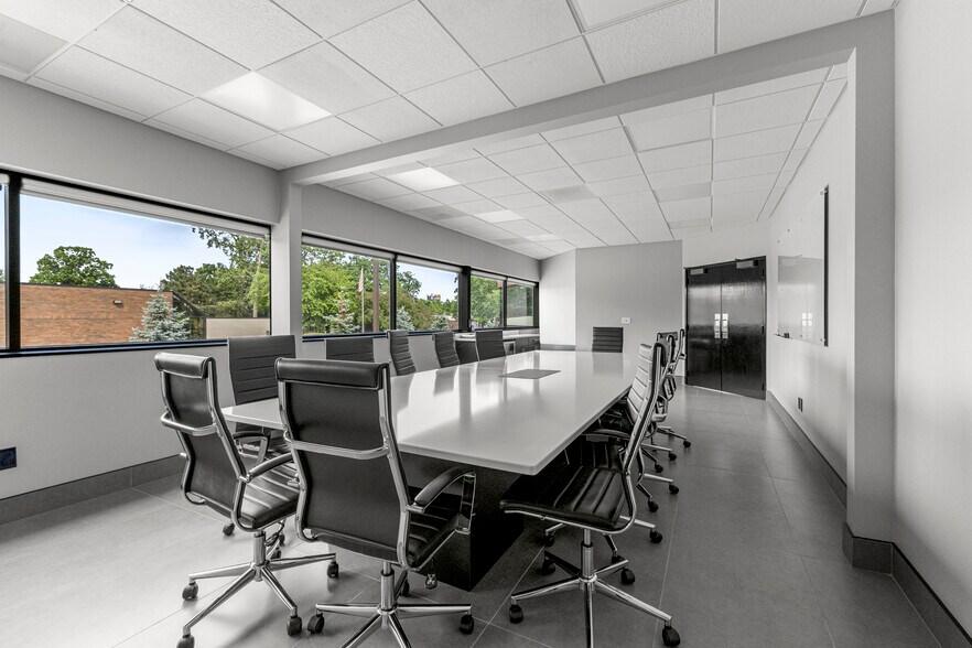 More Photos Of 15360 S Commerce Dr, Dearborn Office For Sale