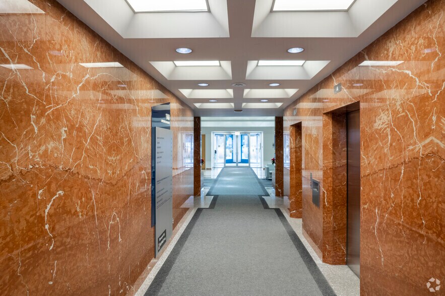 More Photos Of 140 Allstate Pky, Markham Office For Sale