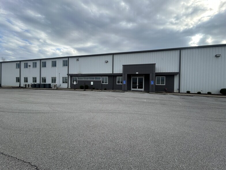 More Photos Of 323 Mitch McConnell Way, Bowling Green Distribution For Sale