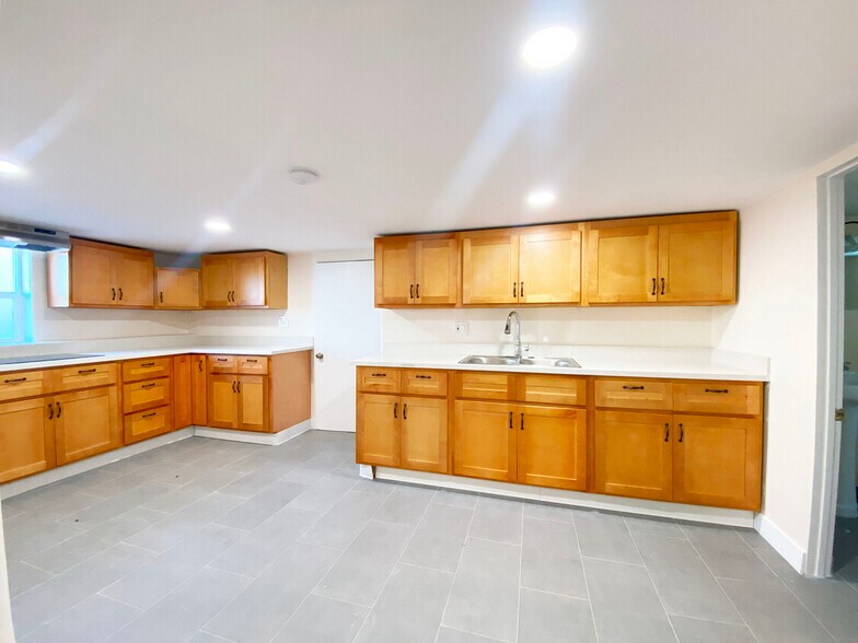 More Photos Of 1595 Pomona Ave, San Jose Warehouse For Sale