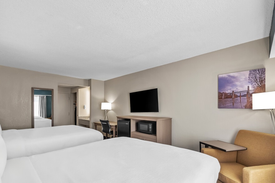 More Photos Of 70 Maddex Square Dr, Shepherdstown Hotel For Sale