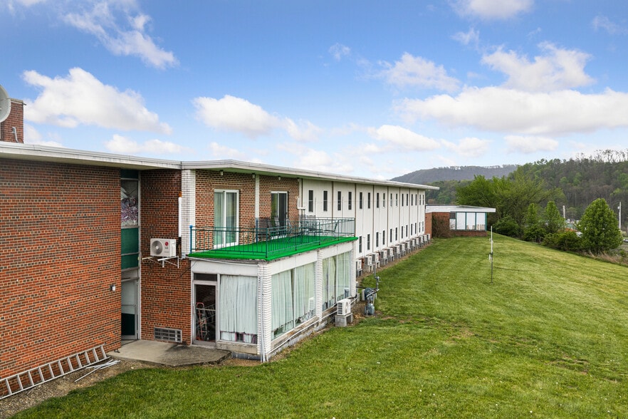 More Photos Of 6920 Motor Inn Dr, Huntingdon Hotel For Sale