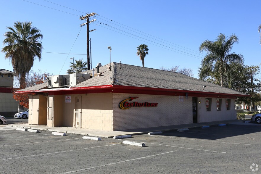 Primary Photo Of 9696 Magnolia Ave, Riverside Restaurant For Lease