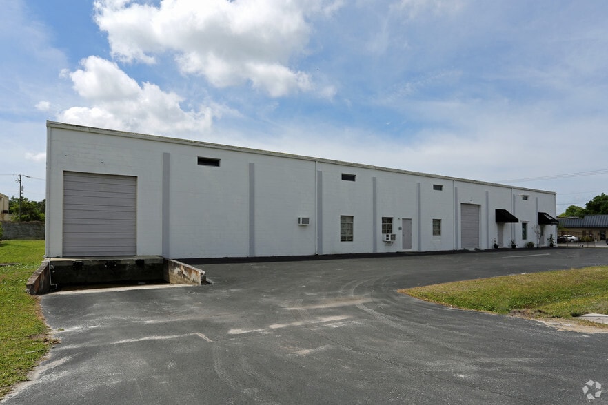 More Photos Of 4920 W La Salle St, Tampa Warehouse For Lease