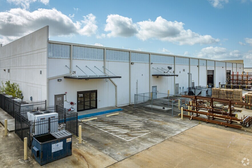More Photos Of 5655 W Sam Houston Pky N, Houston Unknown For Lease