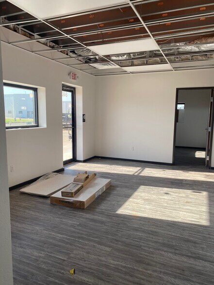More Photos Of 8409 SW 23rd Pl, Oklahoma City Warehouse For Lease