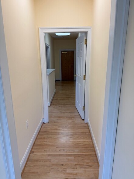 More Photos Of 112 W Washington St, Middleburg Storefront Retail Office For Lease