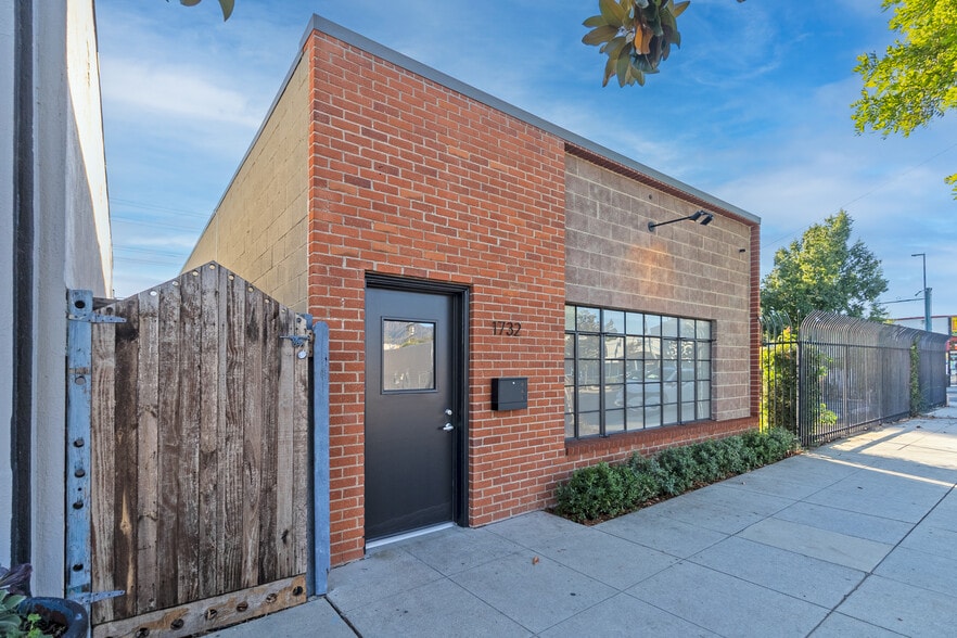 More Photos Of 1732 Victory Blvd, Glendale Loft Creative Space For Lease