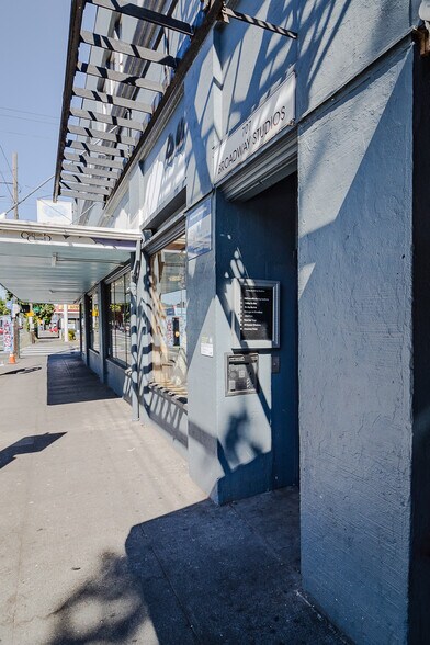 More Photos Of 701-707 NE Broadway St, Portland General Retail For Sale