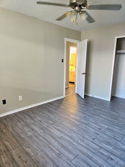 More Photos Of 1400 N Saint Marys St, Beeville Apartments For Sale