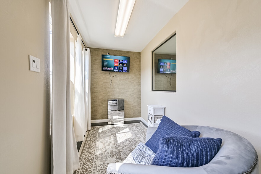 More Photos Of 2466 W Highway 6, Alvin Office Residential For Sale