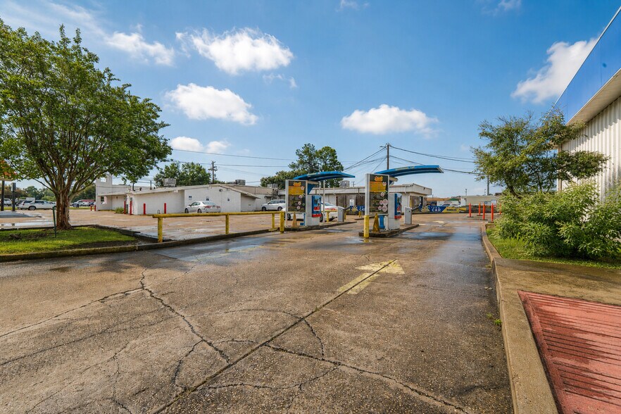 More Photos Of 1308 Windsor Pl, Alexandria Carwash For Sale