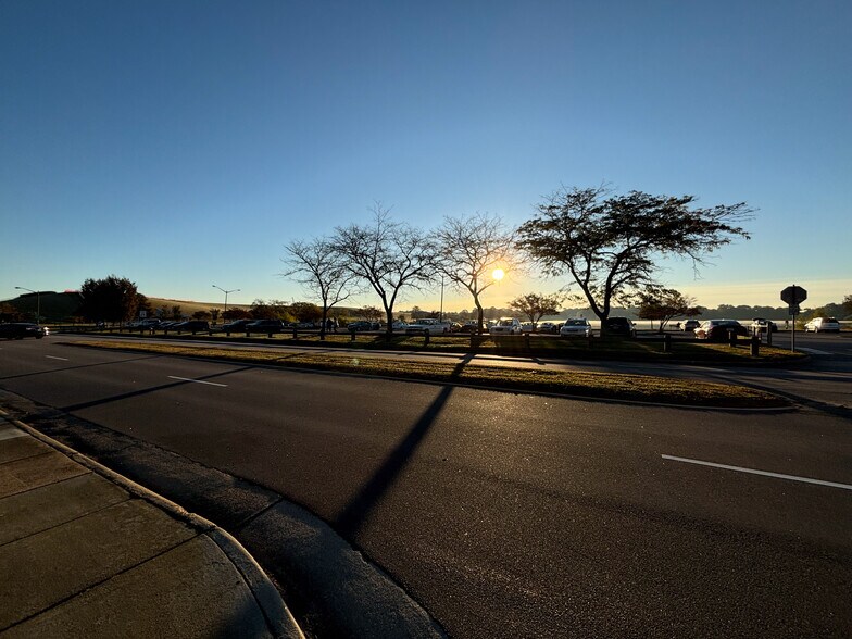 More Photos Of 329 Edwin Dr, Virginia Beach Medical For Lease