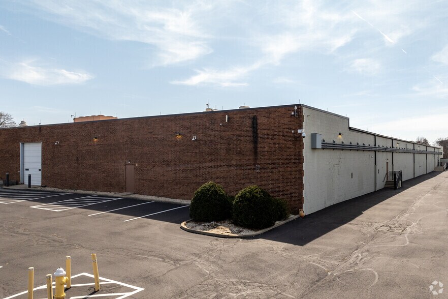 More Photos Of 5959 Bigger Rd, Kettering Light Distribution For Sale