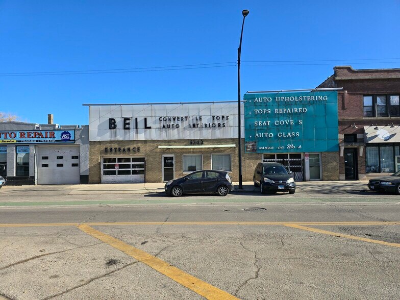 More Photos Of 6243 N Clark St, Chicago Storefront For Sale