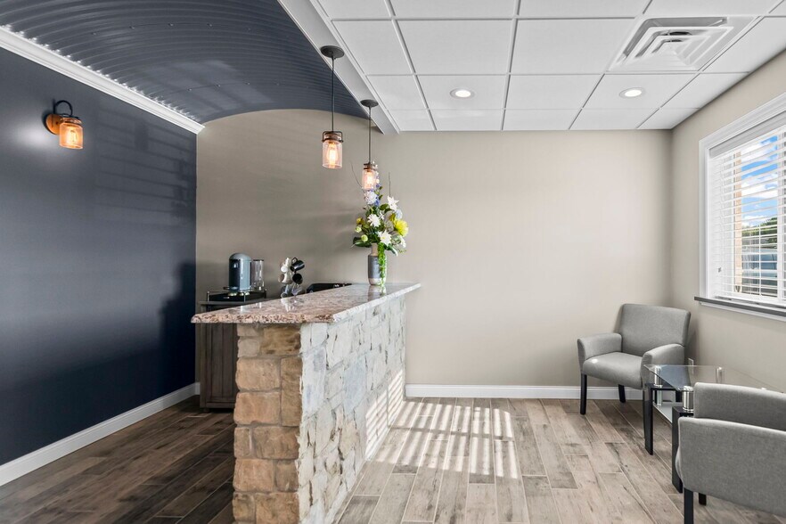 More Photos Of 3901 Pintail Dr, Springfield Office For Sale