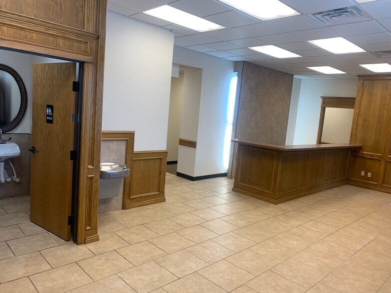 More Photos Of 1801 NW Cache Rd, Lawton Medical For Lease